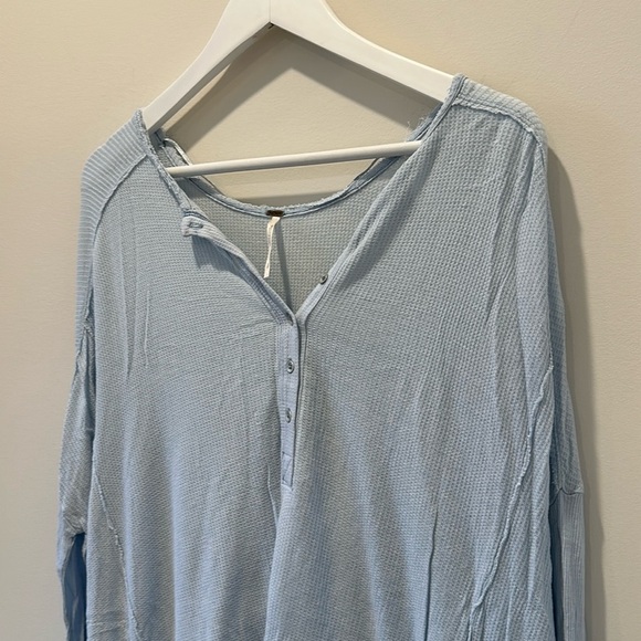Free People Oversized Linen Blend Light Blue Draped Thermal Henley Top Small - Picture 2 of 9